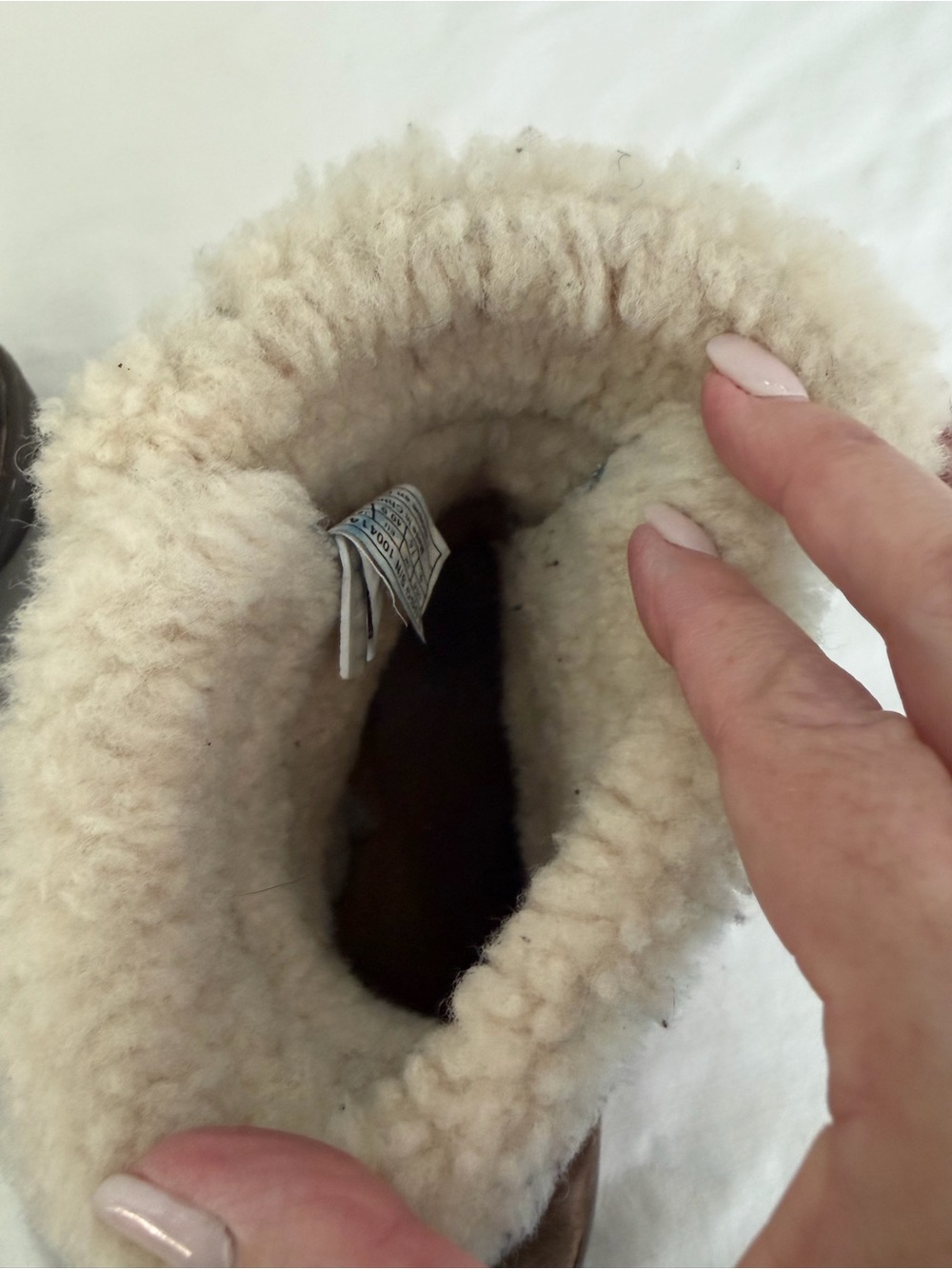 Ugg’s Women’s Brown Suede Shearling-Lined Winter Boots Sz 9 - Picture 9 of 11